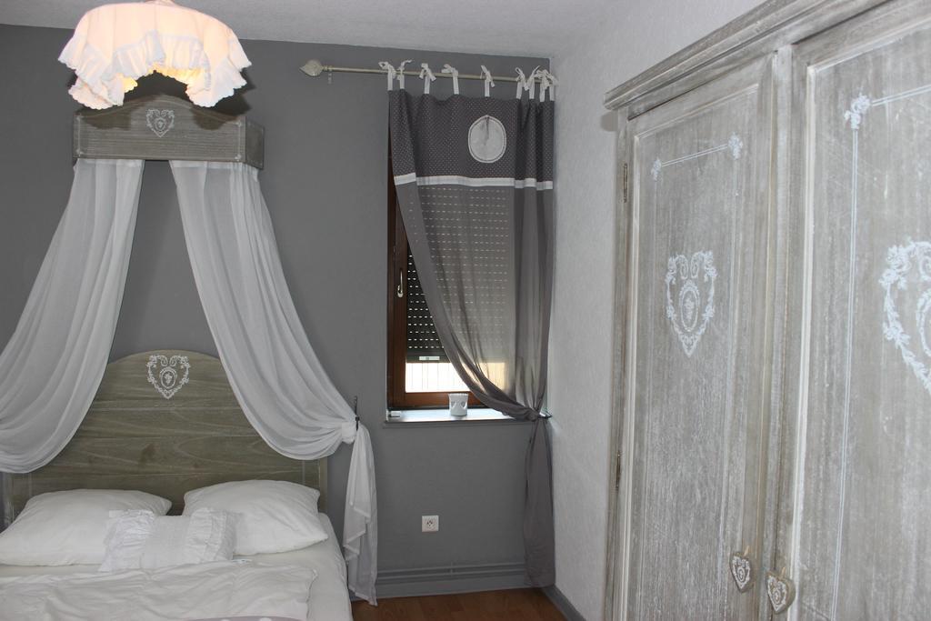 Gite Des 3 Chateaux Ribeauvillé Rom bilde